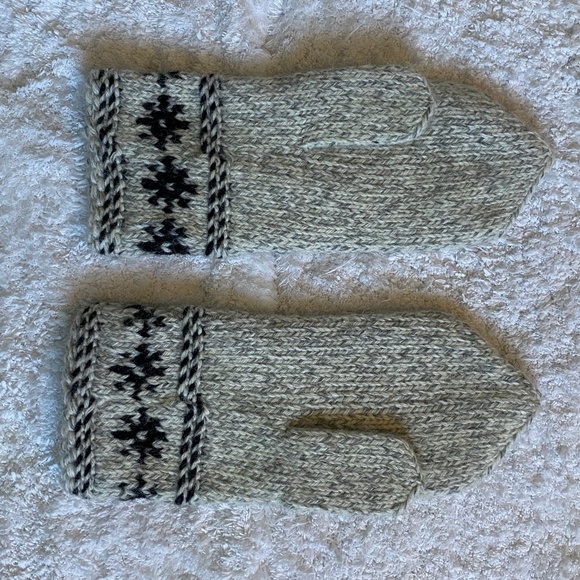 Wool Hand Knit Mittens - Picture 2 of 4